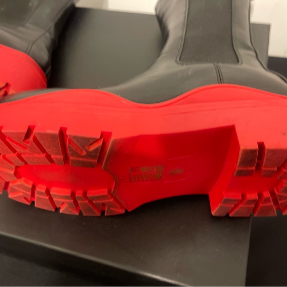 Red and Black Size 9 - Picture 5 of 5